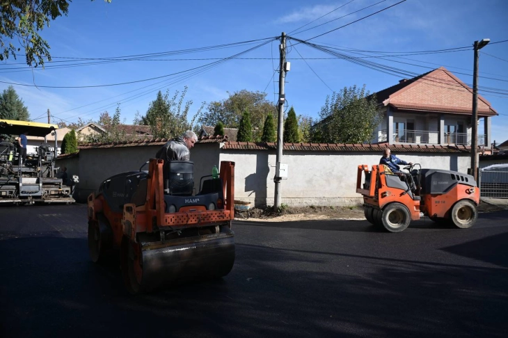 Градоначалникот Костовски изврши увид во реконструкцијата на улица 21 во Расадник