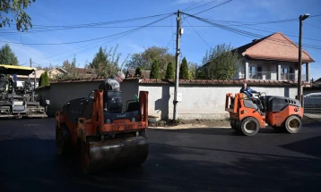 Градоначалникот Костовски изврши увид во реконструкцијата на улица 21 во Расадник