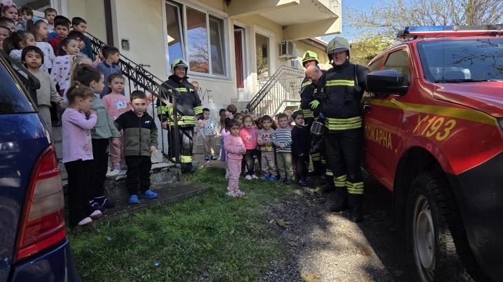 Во објектот „Цветови“ на кочанската детска градинка се изведе тактичко-показна вежба за симулација на пожар