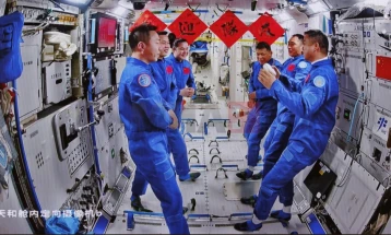 Кинеското летало „Шенжоу-20“ прогласено за небезбедно, астронаутите ќе се враќаат со „Шенжоу-21“