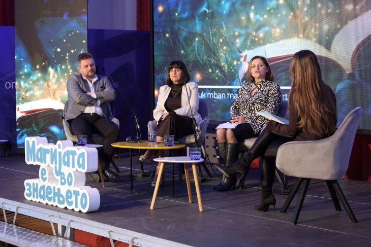 Во Куманово одржана панел-дискусија „Магичниот пресврт“ – фокусот од оценки кон вистинско знаење