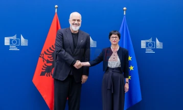 Кос: Посветени сме на вклучување на Албанија во Европската Унија 