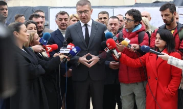 Mickoski: Si Qeveri kemi bërë, po bëjmë dhe do të bëjmë gjithçka për mbështetjen e familjarëve të të pësuarve në 