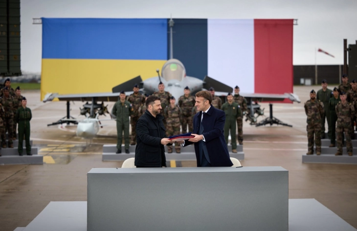 Зеленски потпиша договор за купување до 100 француски борбени авиони