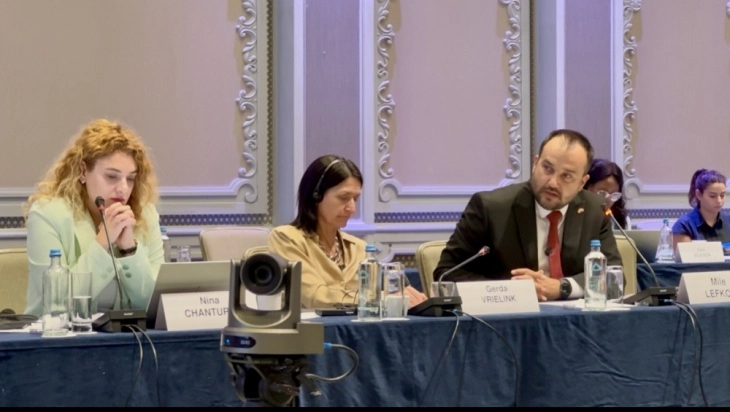 Пратеникот Лефков учествуваше во дискусии за парламентарна етика и интегритет во Лимасол