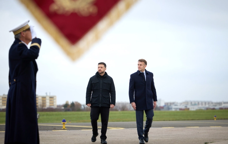 Макрон со Зеленски: Се надевам дека мирот во Украина ќе биде постигнат пред 2027