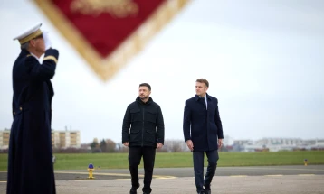 Макрон со Зеленски: Се надевам дека мирот во Украина ќе биде постигнат пред 2027