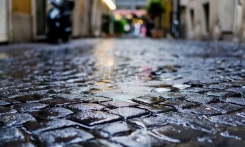 Moti i ligë në Slloveni shkaktoi përmbytje, rrëshqitje të dheut dhe dëme në infrastrukturë