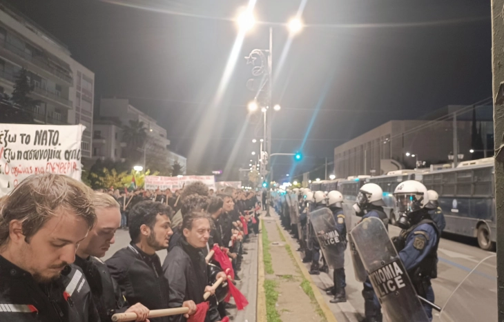 Со мирен и масовен марш во Атина одбележана 52- годишнината од студентскиот бунт против воената хунта