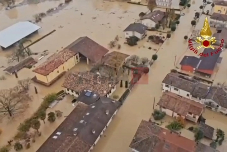 Две лица загинаа во лизгање на земјиштето во Северна Италија