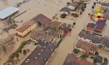 Две лица загинаа во лизгање на земјиштето во Северна Италија