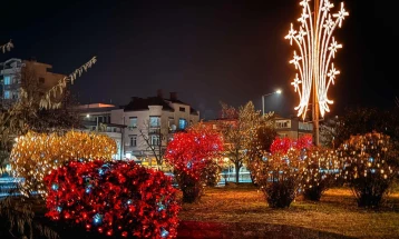 Штип почна со новогодишното украсување и годинава ќе има Новогодишен базар и пречек на Новата 2026 година