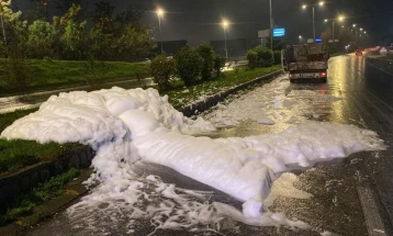 Се излеа хемиска пена на булевар во Скопје, градоначалникот Ѓорѓиевски тврди дека сторителот е идентификуван