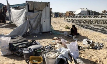 По обилните дождови поплавени 90 отсто од шаторите на раселените цивили во Кан Јунис