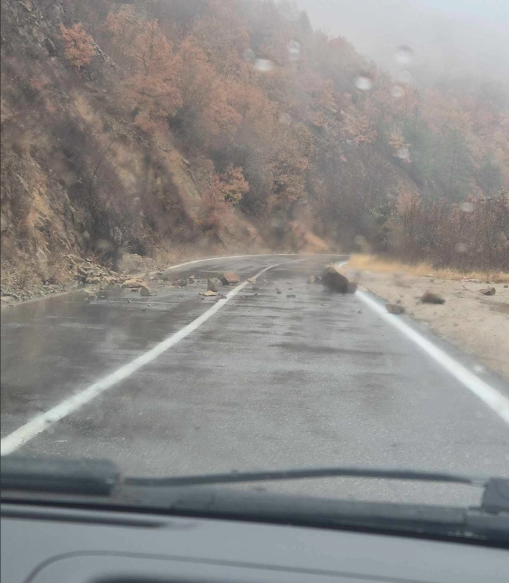 Нормализиран сообраќајот на патот Македонски Брод - Скопје кај Јасен