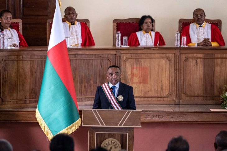 Претседателот на Мадагаскар нашол скапоцен камен од 300 килограми во Претседателската палата