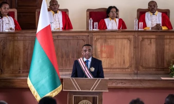 Претседателот на Мадагаскар нашол скапоцен камен од 300 килограми во Претседателската палата