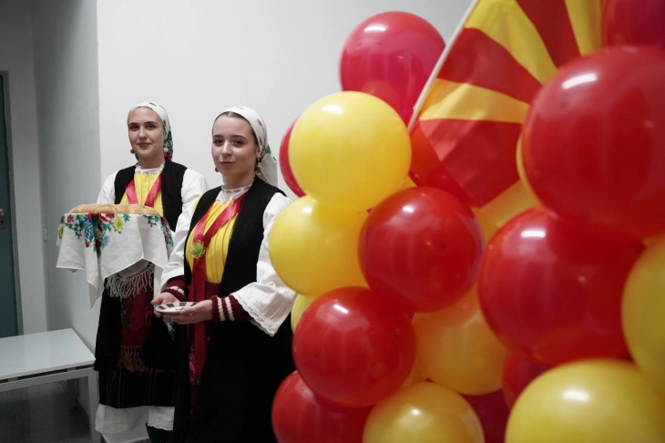 Mickoski në Tiranë në hapjen e zyrës së re të Shoqatës së maqedonasve 