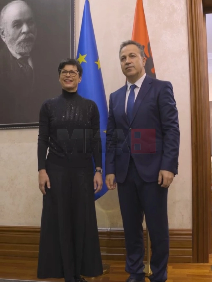 Eurokomisarja Marta Kos arriti në Tiranë