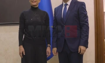 Eurokomisarja Marta Kos arriti në Tiranë