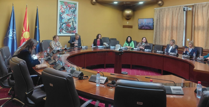 Со низа активности Собранието се приклучува на кампањата „16 дена активизам“, на 1 декември јавна расправа за имплементацијата на Истанбулската конвенција