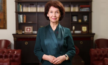 Сиљановска-Давкова по повод 22 Ноември: Албанскиот јазик е дел од раскошниот мозаик на различностите што е влог во иднината на заедничката татковина