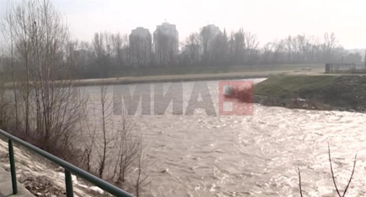 ЦУК: Стабилна состојба на реките по обилните врнежи, се расчистуваат мостови