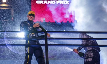 Verstappen wins in Las Vegas as Norris closes in on world title