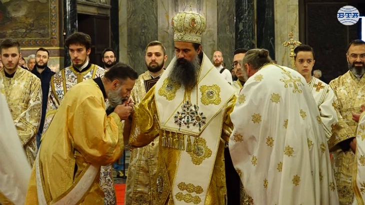 За да се зачува народот, пред сè, тој мора да ја одржува и заштити својата православна вера, рече патријархот Даниил