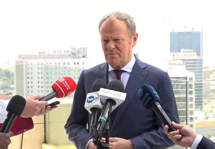 Tusk për negociatat paqësore për Ukrainën: Nuk ka shumë arsye për optimizëm më të madh