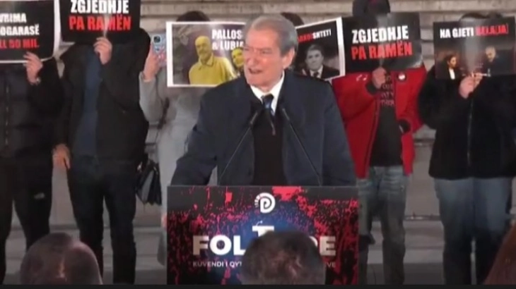 Бериша со нов протест пред владата: Поддржани сме од целиот свет во борбата против злото