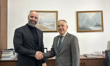 Средба на градоначалникут Ќура со директорот на ТАВ Македонија Курт