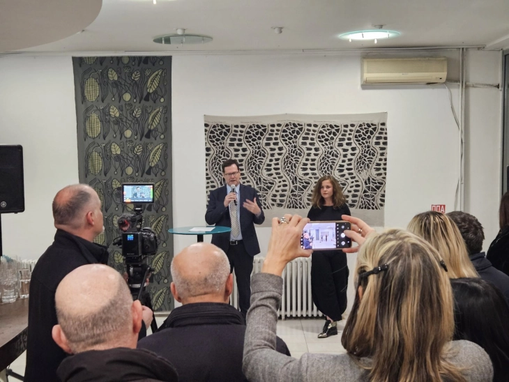 Изложба на австралиски дизајнерски текстил во Скопје по повод 30 години дипломатски односи меѓу Македонија и Австралија