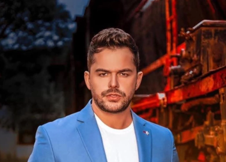 Ndahet nga jeta këngëtari Shpat Kasapi