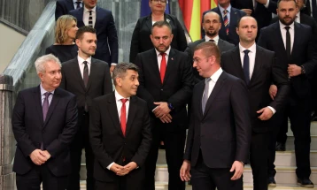 Mickoski: VLEN nuk do të ketë dikaster plus, një njeri i njëjtë do të jetë edhe zëvendëskryeministër edhe ministër