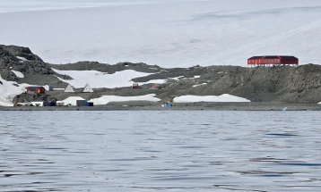 По отворањето на бугарската антарктичка база „Св. Климент Охридски“ на островот Ливингстон, почна работата на 34-та експедиција
