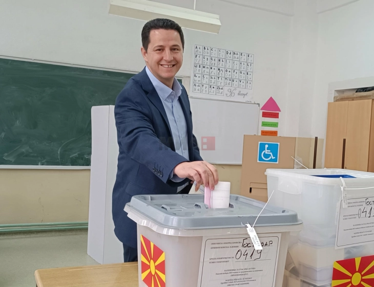 Kryetari i Komunës së Gostivarit, Valbon Limani nuk do të vjen në punë, për vendimin e Qeverisë do të ankohet në Gjykatën Kushtetuese