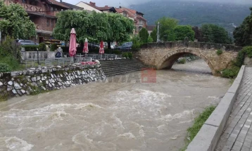 Gjendja me reshjet për momentin është e qëndrueshme, QMK-ja u bën apel drejtuesve të automjeteve që të kenë pajisje dimërore dhe karburant të mjaftueshëm nëse udhëtojnë