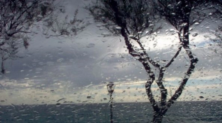 Deri të dielën moti i vranët me shi, ndërsa në male me borë