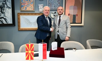 Hoxha: Shkëmbime tregtare dhe projekte të përbashkëta me Poloninë