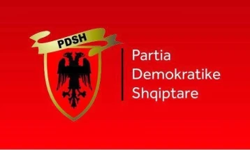 Menduh Thaçi uron 28 Nëntorin: Le ta shfrytëzojmë këtë ditë si motivim për më shumë unitet, përgjegjësi dhe punë në të mirë të popullit tonë