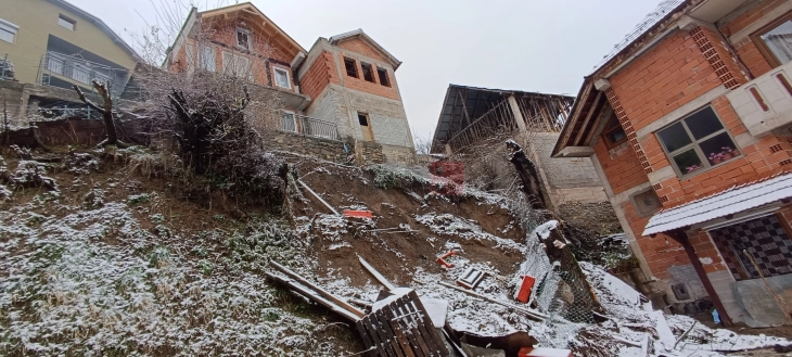 Четири куќи во опасност поради појава на свлечиште во Шипковица