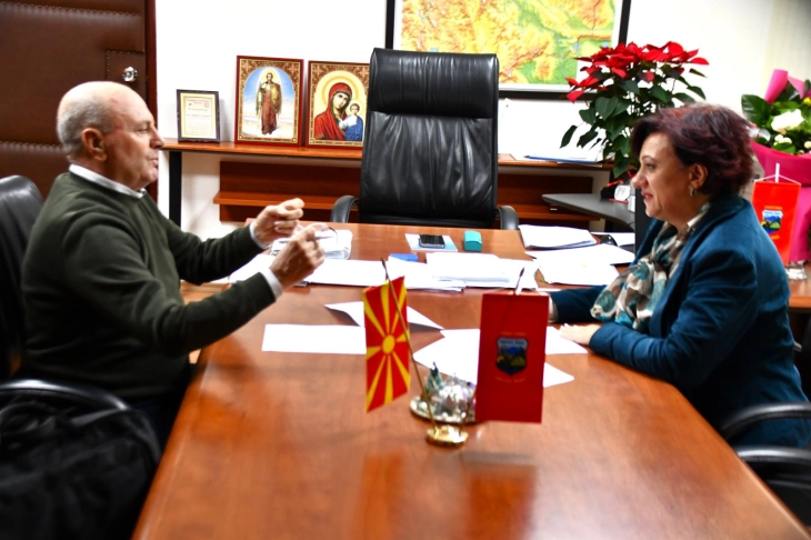 Жителите на Општина Кисела Вода добиваат 30 контејнери за текстилен отпад