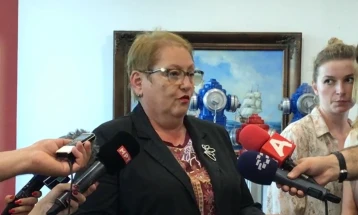 Изјави на министерката Јаневска и извршниот директор на Стопанската комора (во живо)