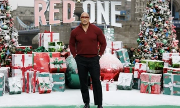 Двејн Џонсон доживеал драматичен лет над Тихиот Океан