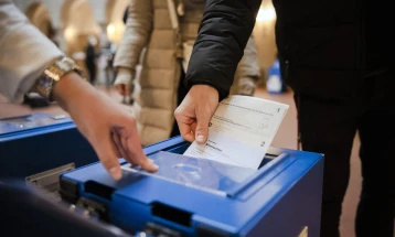 Швајцарците гласаат за воведување граѓанска служба и за данок на наследство