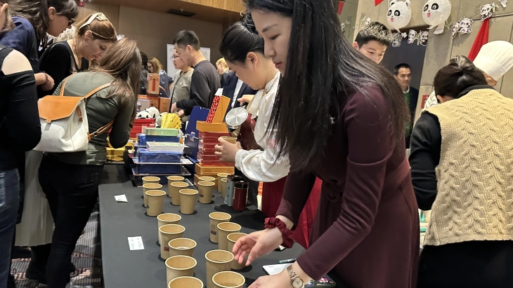 Дипломатски хуманитарен базар за подобрување на хигиенските услови во две основни училишта