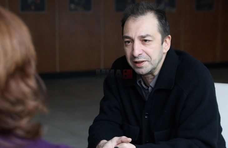 Синиша Евтимов за МИА: Со младите актери во „Болва в уво“ носиме нов квалитет, мислам дека создаваме нешто што ќе трае долго