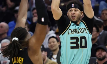 Сет Кари потпишува договор со Голден Стејт