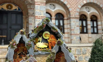 Сестринството од манастирот во Рајчица, за секој христијански дом, изработува божиќни пештери